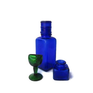 John Bull Emerald Green Glass Eyewash Cup; Eyewash Cup, Green Glass Eyewash Cup, John Bull Eyewash Cup, Eyecare Cup, Medical Equipment