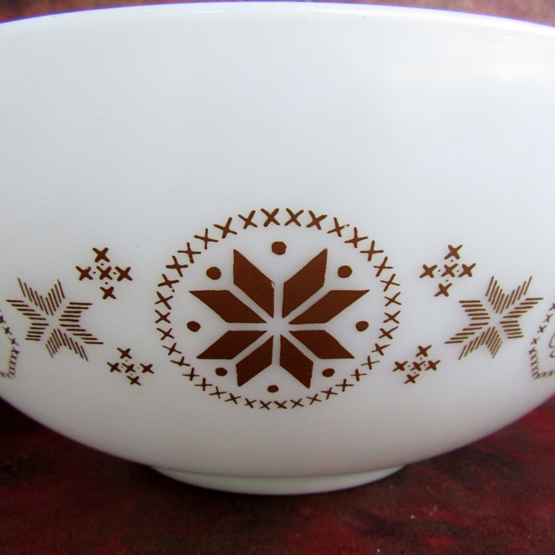 Cinderella Mixing Bowl #444; Pyrex Town And Country 4 Qt Pyrex Mixing Bowl 1966-1967 Pyrex Town And Country Stamp Program Version