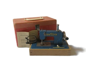 KAYanEE Sewmaster Battery Powered Children's Sewing Machine; KAYanEE Sewing Machine, Mini Sewing Machine, Toy Sewing machine
