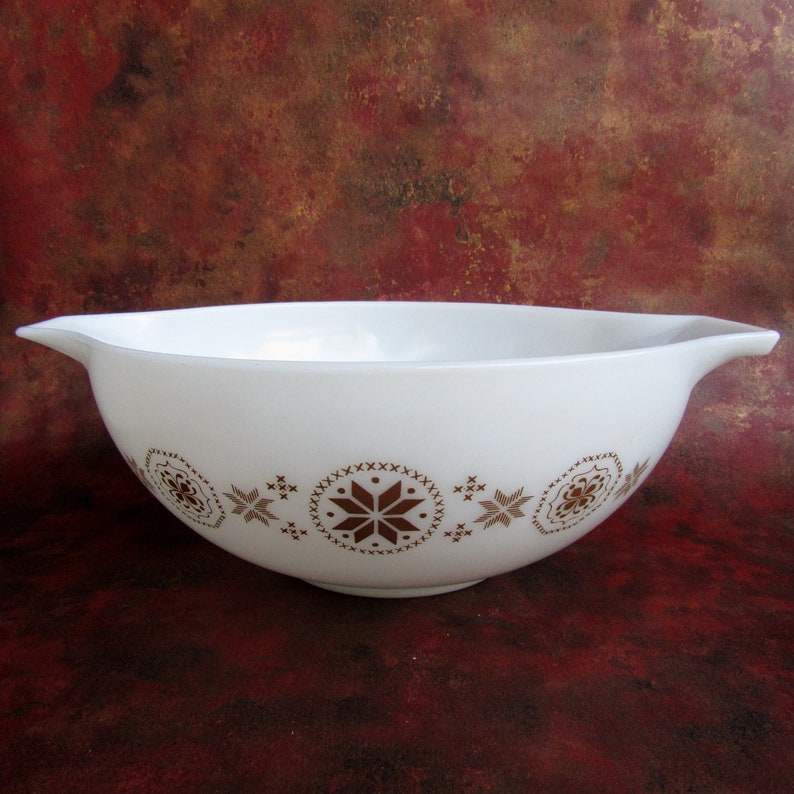 Cinderella Mixing Bowl #444; Pyrex Town And Country 4 Qt Pyrex Mixing Bowl 1966-1967 Pyrex Town And Country Stamp Program Version