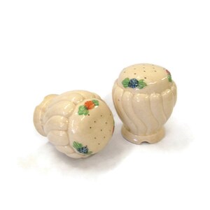 Vintage Range Shakers; Shakers, Antique Shakers, Vintage Shakers, Salt Shaker, Pepper Shaker, Spice Shaker, Range Shaker, S & P Shakers