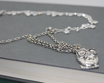 シルバーメッキのフクロウネックレス、ガラスペンダント付き