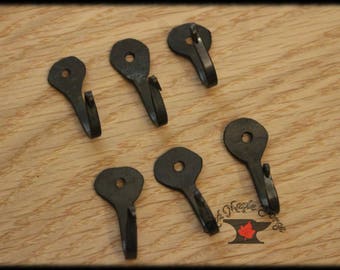 6 petit rustique murale crochets en métal 1 1/4 '' (32mm) ongle crochets beaucoup, forgeron fait, idéal pour les bijoux, clés, collier, bagues, organisateur, ustensiles