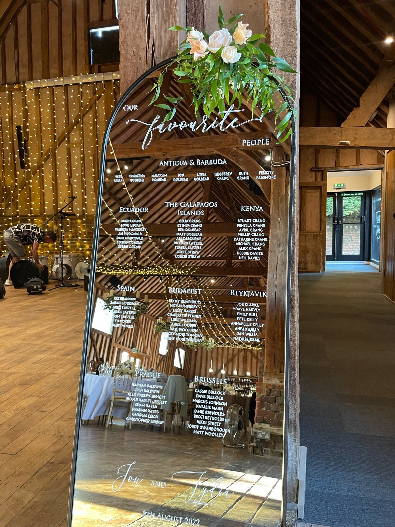 Arch Shaped Table Sign Stand in Full Metal. 