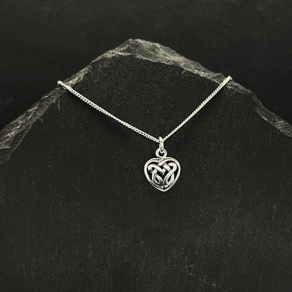 Celtic Heart Necklace Sterling Silver Dainty Pendant. Love Knot Necklace Outlander Inspired Jewelry Scottish Gift for Her. Celtic Necklace