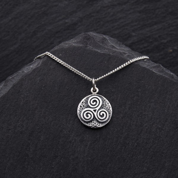 Collier triskele celtique en argent sterling bijoux celtiques Triple spirale en argent pièce de monnaie collier sorcière bijoux collier païen bijoux fantaisie cadeau