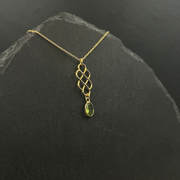 Collier péridot noeud d'amour celtique en or vermeil. Collier avec pierre de naissance d'août, cadeau de la mariée, bijoux Outlander. Collier celtique en or Cadeaux écossais