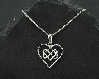 Collier coeur celtique avec noeud d'amour, pendentif et chaîne en argent sterling. Bijoux inspirés d'Outlander, cadeau écossais pour elle