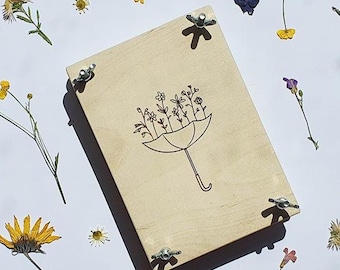 名前入りのカスタムフラワープレス。お子様、ティーン、トゥイーン、大人向けのクラフトキット。夏のプロジェクト。持ち運び可能なフラワープレスキット。レターボックスギフト。