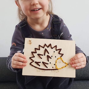 Kinder nähen Kit mit Kunststoffnadel Montessori Nähset; Nähkasten für Vorschulkinder, Erste Nähfertigkeiten für Kinder