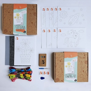 Premier kit de couture pour enfants. Apprenez à coudre pour les débutants. Kit de création de motricité fine pour l'enseignement à domicile Montessori pour enfants. Bas de Noël.