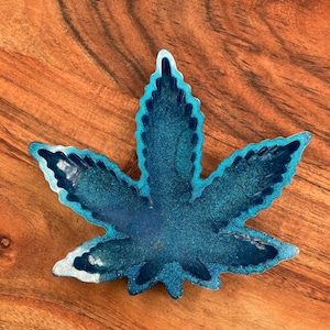 Marijuana leaf mini tray, sparkle resin box, 420 themed, resin art, goodness gift, sallysgemtreasures