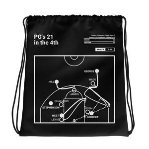 Puede incluir: Un diagrama de juego de baloncesto en blanco y negro con el texto "PG's 21 in the 4th" en la parte superior. El diagrama muestra las posiciones de los jugadores en la cancha durante el cuarto cuarto de un partido de baloncesto. El texto "Eastern Conference Finals: Game 5" y "Bankers Life Fieldhouse, 28 May 2014" está en la parte superior del diagrama. El texto "4th QTR 0:46" está en la parte inferior del diagrama. El texto "MIAMI 90" e "INDIANA 93" está en el lado derecho del diagrama.