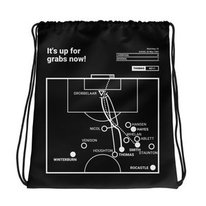 Puede incluir: Ilustración en blanco y negro de un partido de fútbol con el texto "It's up for grabs now!" en la parte superior. La ilustración muestra las posiciones de los jugadores en el campo y la trayectoria del balón. El texto "Matchday 38" y "Anfield, 26 May 1989" también está incluido.