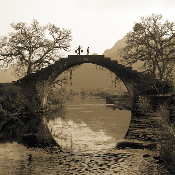 Photographie sépia d'un pont de pierre ancien – Guilin, Chine – Décoration murale