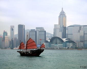 Travel photography - Junkboat in Hong Kong Harbour