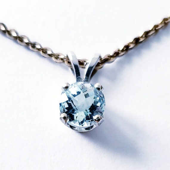 Aquamarine solitaire pendant | Aquamarine pendant