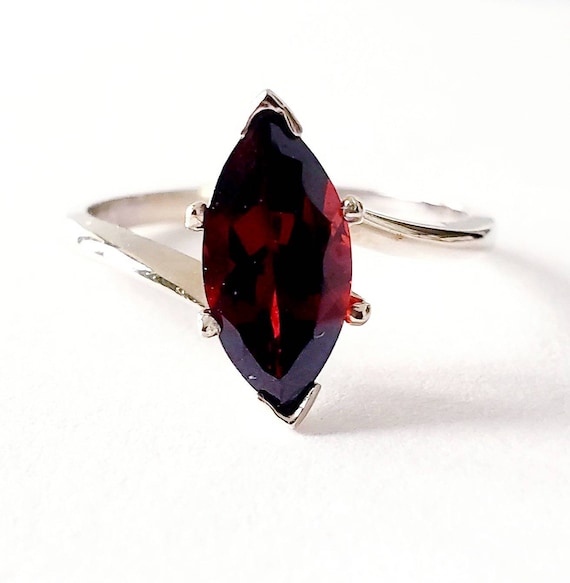 14k  Garnet marquise ring | 14k garnet ring | garn