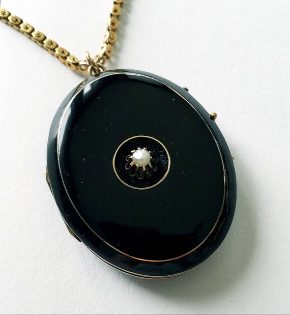 Victorian enamel locket | black enamel locket | an