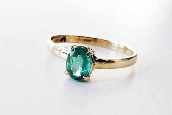 Emerald ring | emerald wedding ring