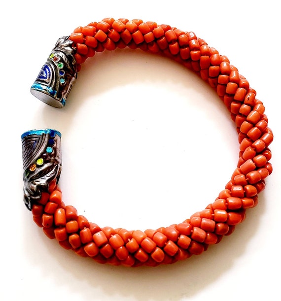 Antique coral bracelet | Chinese coral bangle | en