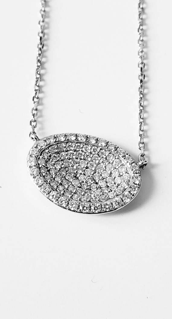 Pave diamond oval pendant | Diamond halo pave pend