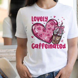 Camiseta encantadora con cafeína, amantes del café, amantes de la cafeína, PNG, descarga instantánea