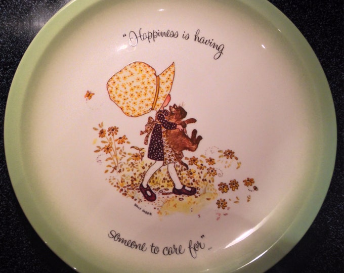 Holly Hobbie VINTAGE 1970's 70s Collector's Edition Plate - "Happiness" by American Greetings. Features Holly Hobbie carrying kitty cat.