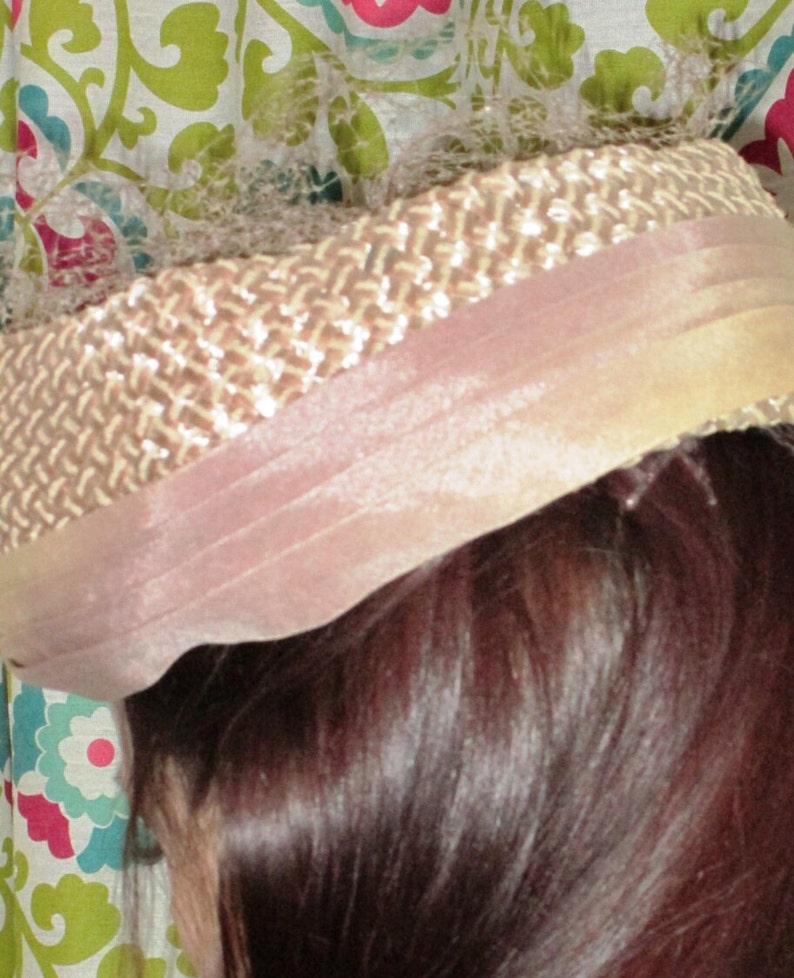 Straw adorned wCream colored SatinSateen Ribbon Very Elegant VINTAGE Hat Tulle /& a Beautiful Marbleized Stone in neutral colors
