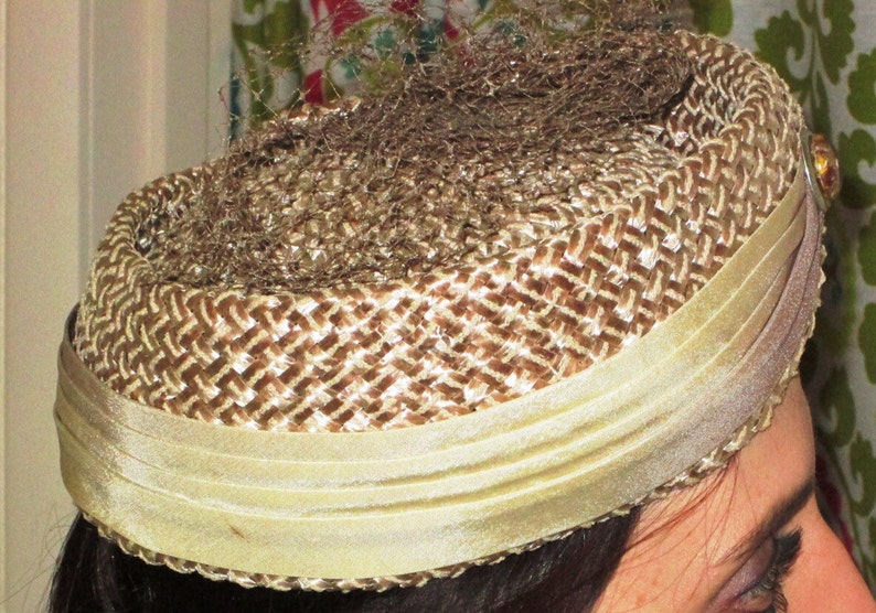 Straw adorned wCream colored SatinSateen Ribbon Very Elegant VINTAGE Hat Tulle /& a Beautiful Marbleized Stone in neutral colors