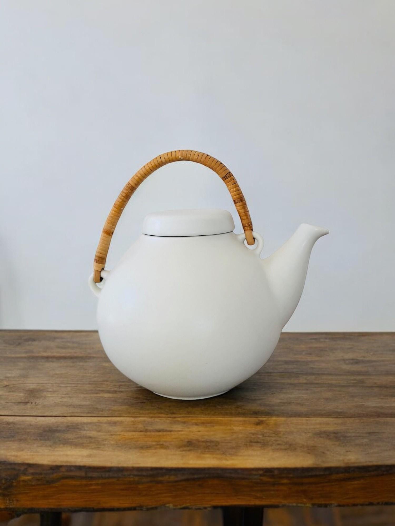 Vintage Arabia Teapot GA3 – Ulla Procopé – 1950s Finland Vintage Arabia Teapot GA3 – Ulla Procopé – 1950s Finland