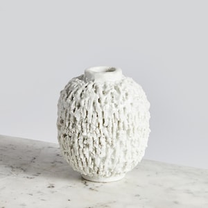 RESERVADO Vaso moderno branco "igelkott" (ouriço) de meados do século, de Gunnar Nylund för Rörstrand, Suécia, década de 1930