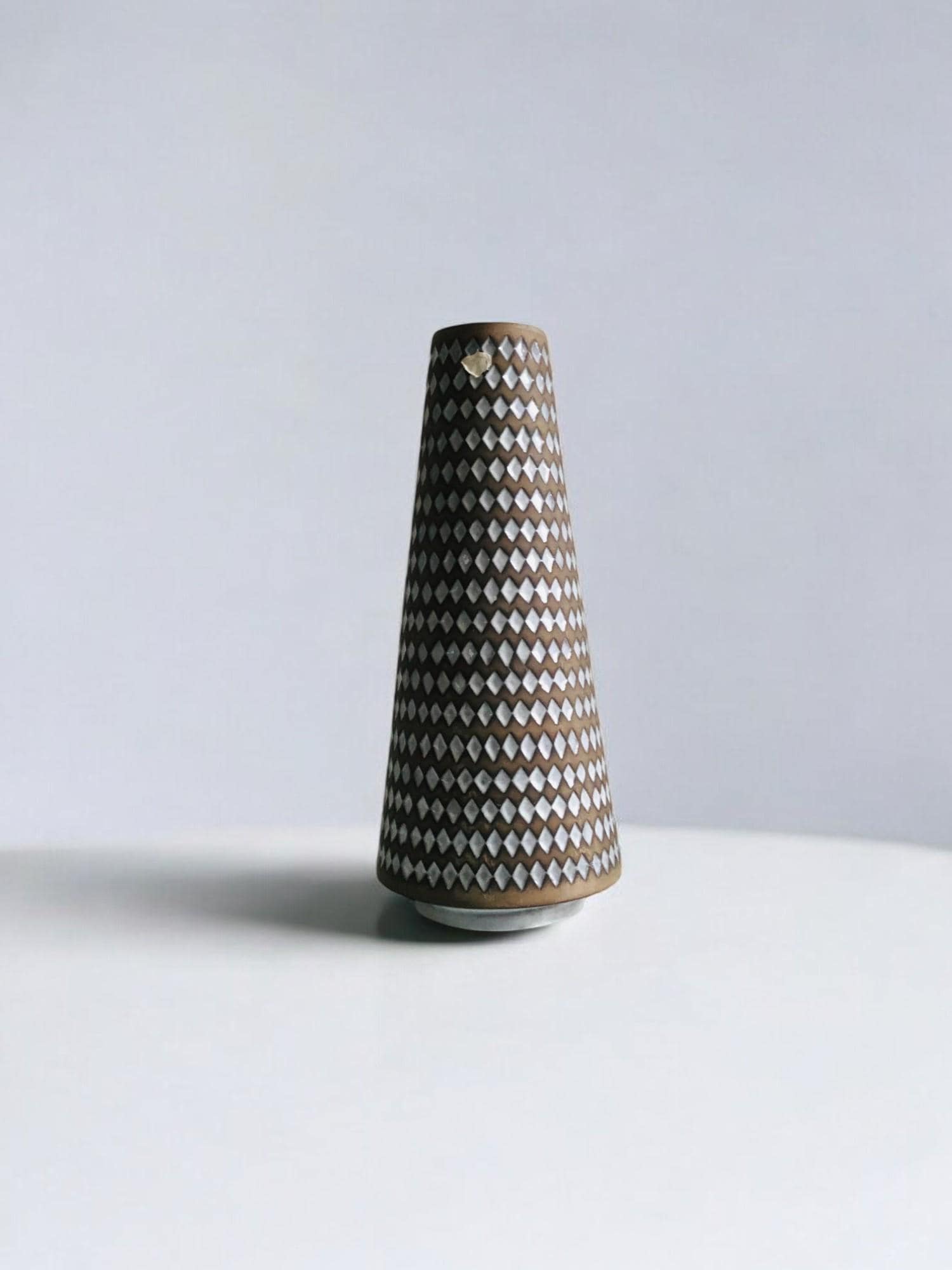珍しいイングリッド・アッテルバーグの円錐花瓶: Upsala Ekeby