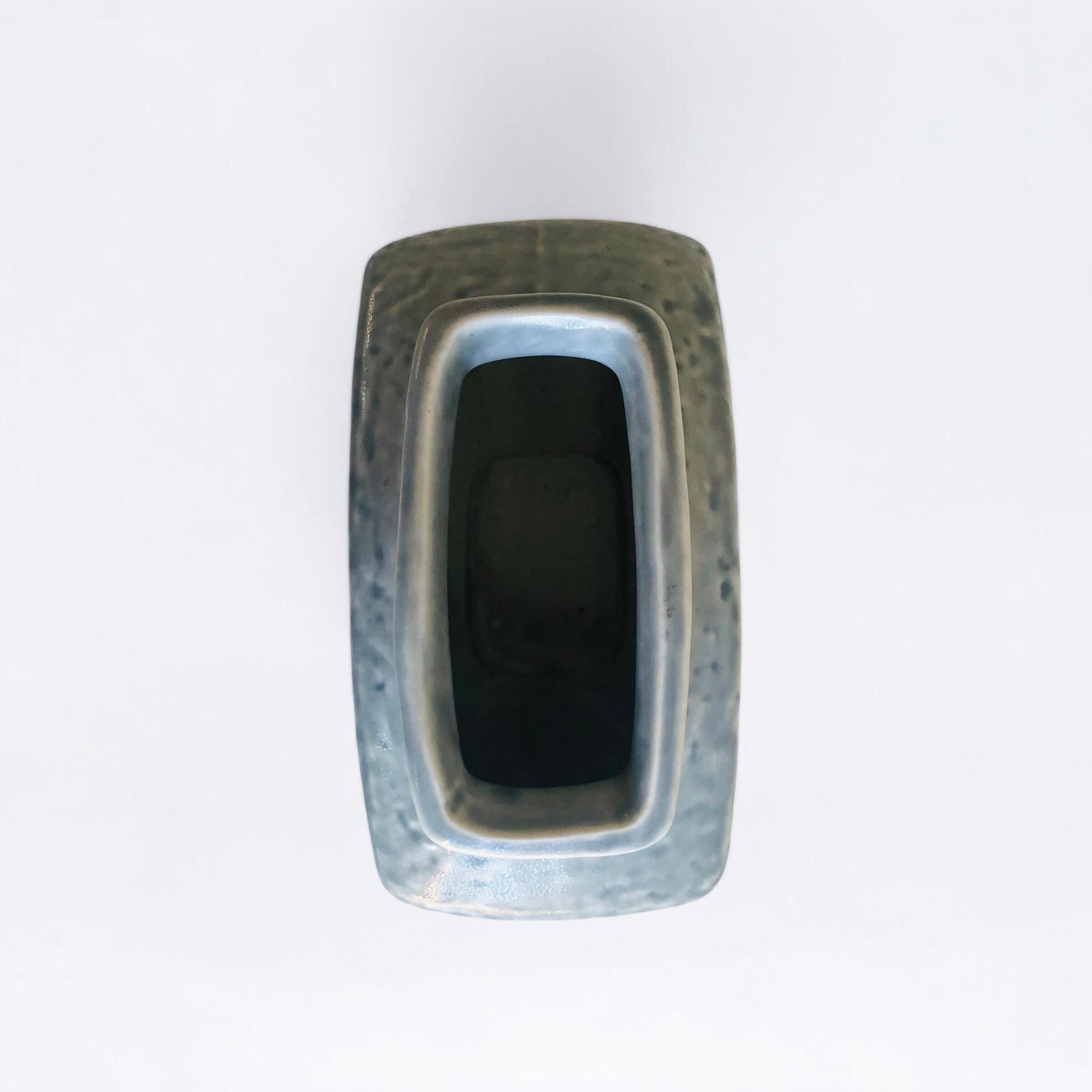 グンナー・ニルンド「エクレフ」ロールストランドの彫刻花瓶 – グレー