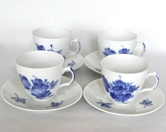 Set of 4 Royal Copenhagen hand painted espresso cups and matching saucers - vintage 1960s