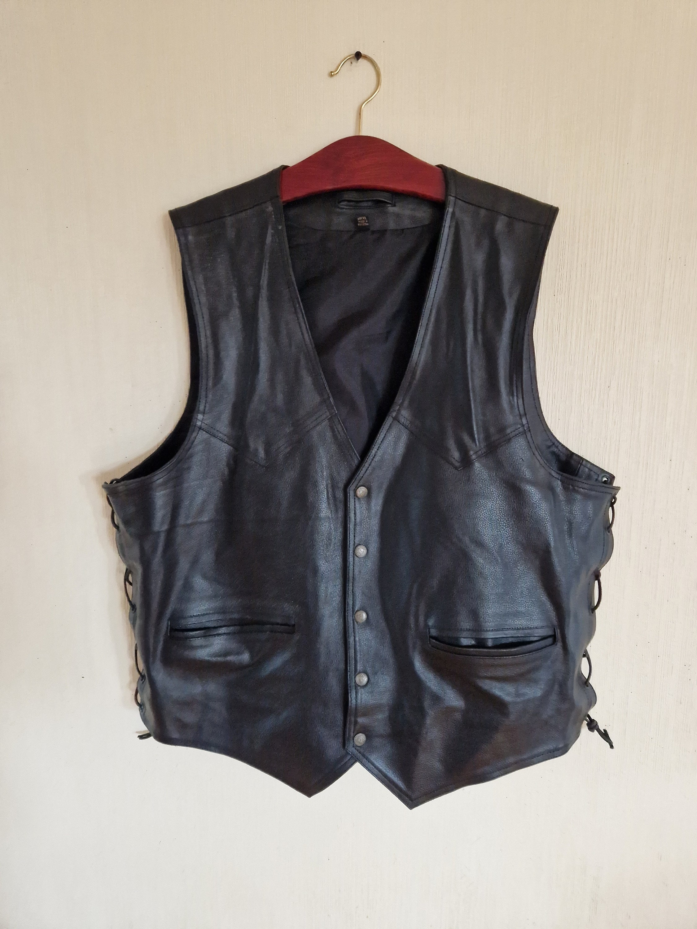 Black sleeveless leather jacket hotsell