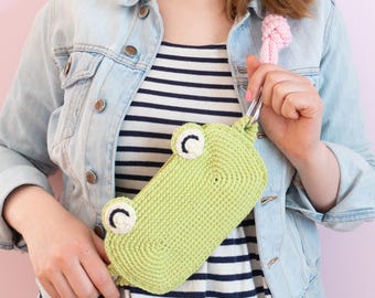 Crochet frog crossbody bum bag, light green spring messenger bag, digital PDF pattern in English US terms, cute toad purse, fun festival bag