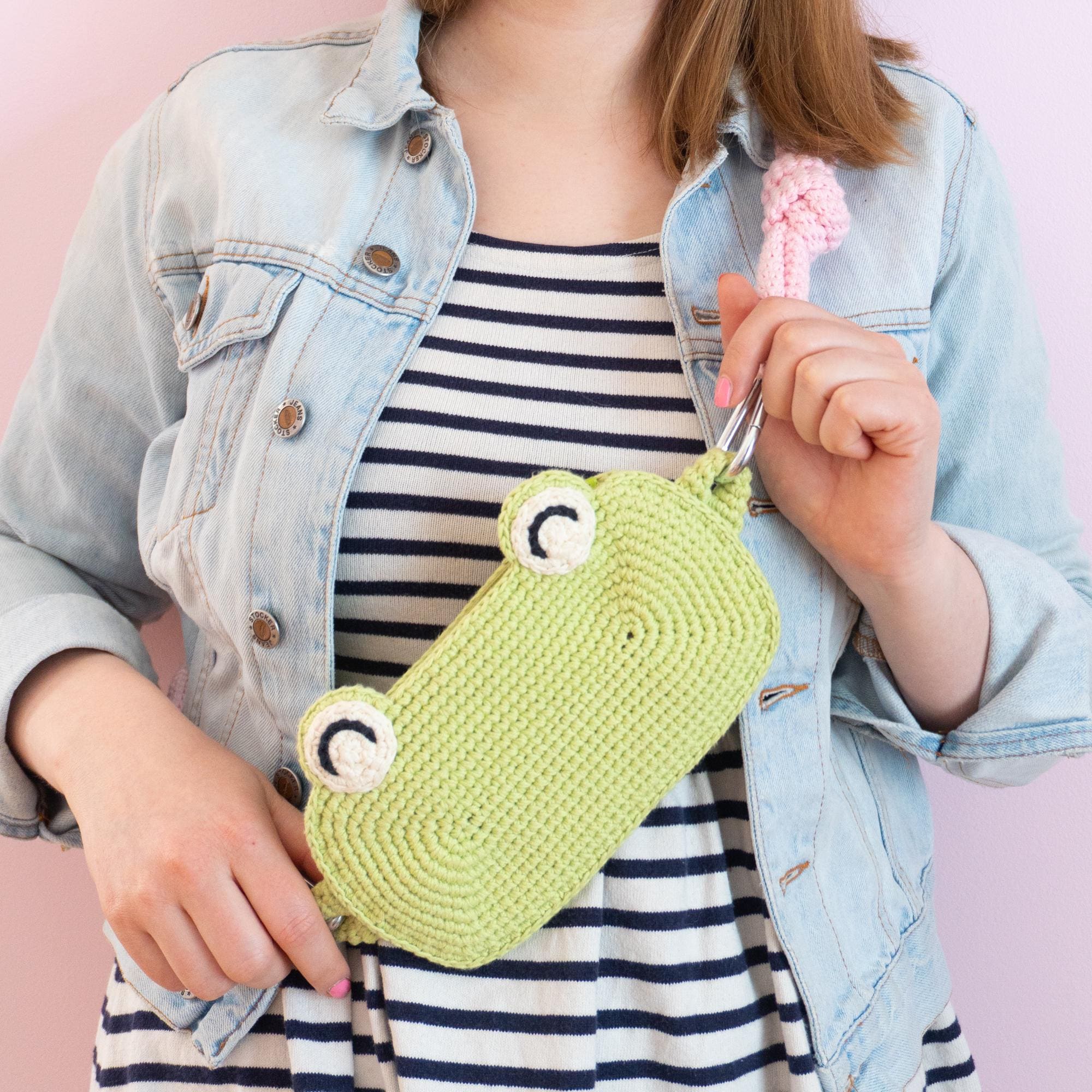 30 Frog and Toad Crochet Patterns for Plush Toys, Bags, Decor, and Gifts 20 Frog Crossbody Bum Bag Crochet Pattern