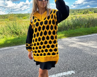 Knitted Sweater SWEET BEE
