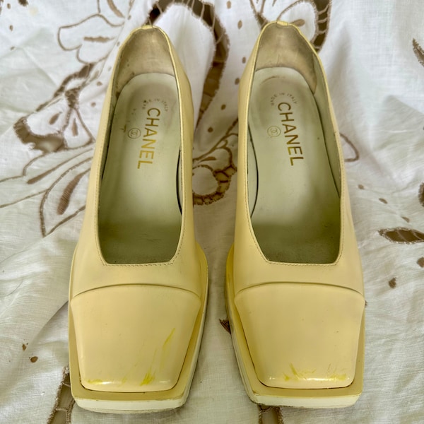 Vintage Chanel square toe heels Patent leather  Made in Italy Size 36C