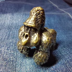 Mini Brass Gorilla Statue,Retro Brass Gorilla Decoration,Antique Collection,Table Decoration,Brass Ape Sculpture,Desk or Bookshelf Accent,8B