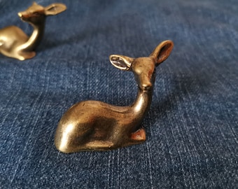 Veado de latão, estátua de veado de latão, veado de latão retrô, coleção de antiguidades, decoração de mesa, estatueta de veado pequeno, estatueta de animal de latão, decoração de escritório, SA1