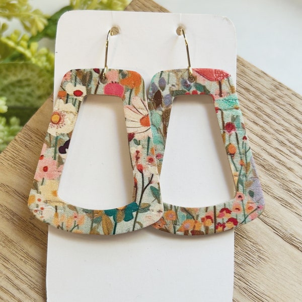 Classic size, boho floral print trapezoid shape cork on  leather earring
