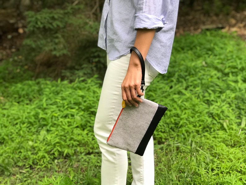 Portefeuille avec bracelet, pochette pour téléphone et portefeuille pour passeport les GOWANUS en tweed et noir image 5