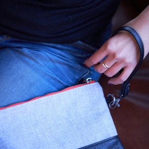 Portefeuille avec bracelet, pochette pour téléphone et portefeuille pour passeport les GOWANUS en tweed et noir image 9