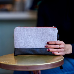 Portefeuille avec bracelet, pochette pour téléphone et portefeuille pour passeport les GOWANUS en tweed et noir image 1