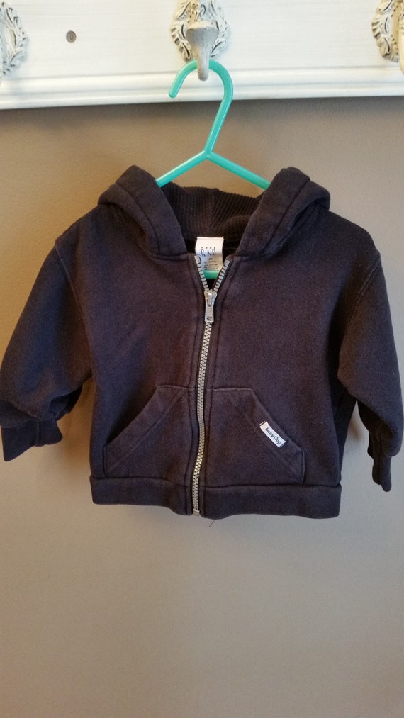 gap black sweatshirt