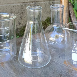 Lab Glass set 0f 4-Glass Beakers Erlenmeyer Flask Boiling Flask-Laboratory Glassware-Glass Beakers-Science Display-Halloween Décor