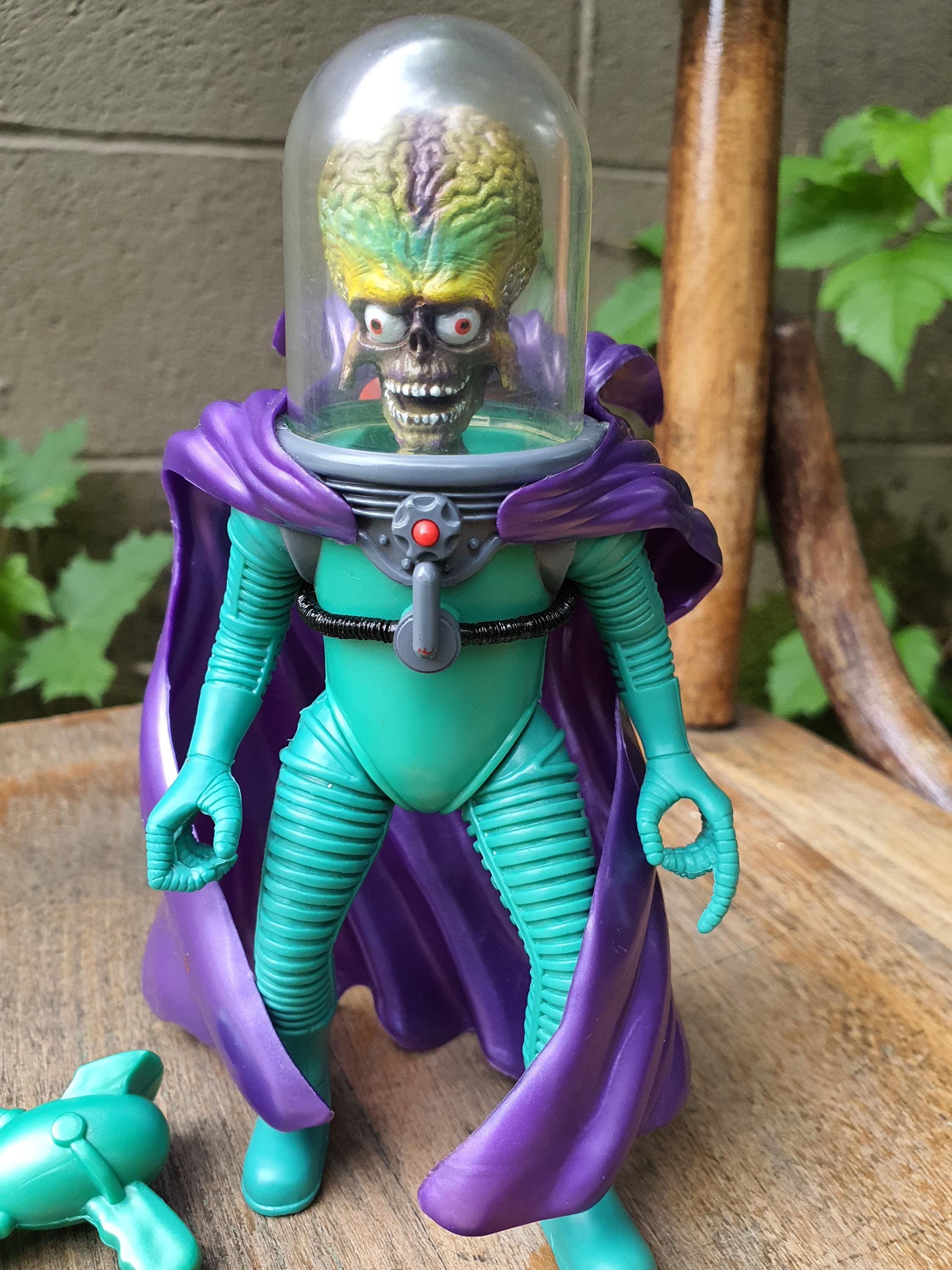 Vintage 1996 MARS ATTACKS Action Figure-martian Leader Action