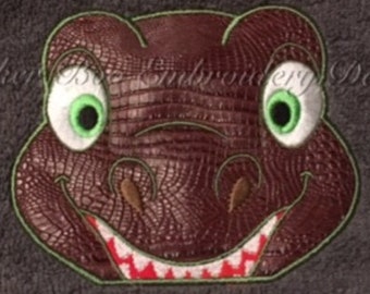 Fantastico disegno ricamato a forma di dinosauro T-Rex Tirannosauro per asciugamano. Telaio da 13x18 cm. Questo è solo un file di disegno, non un asciugamano pronto all'uso.